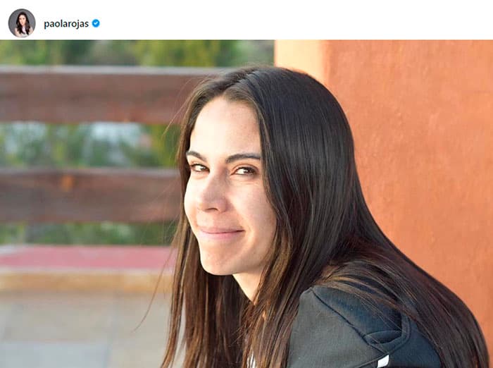 Ahora sabemos que la seria Paola Rojas, pues ni tan seria. Ahora sabemos que no sólo se roba las miradas aún sin maquillaje, sino que hasta besos a Maluma. Al menos eso cuenta la conductora, quien en un programa de Netas Divinas contó que en la grabación de un promocional del mundial pasado hizo que Maluma la besara.