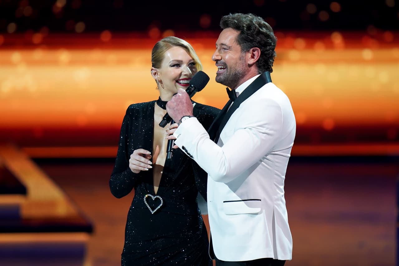 No solo hubo talento del mundo de la música, celebridades como Gabriel Soto e Irina Baeva también se dieron cita en Miami para unirse a esta celebración. Los recién comprometidos incluso subieron al escenario a presentar una categoría.
