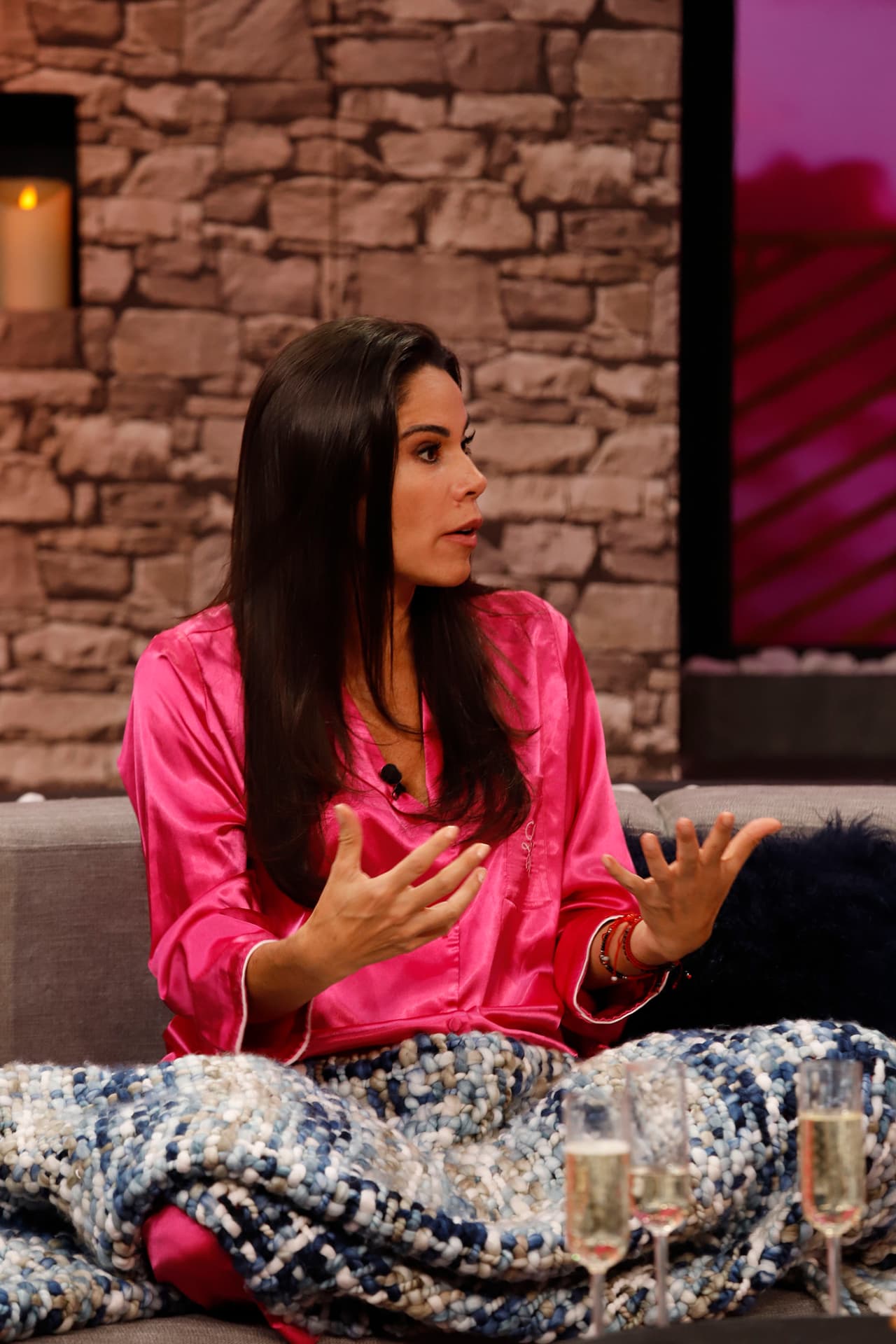 En “La Hoguera de las Netas”, las conductoras dijeron si alguna vez han sido atacadas a través de sus redes sociales. Paola Rojas compartió que recibió un tuit que decía: “Yo no le creo ninguna noticia a Paola, porque siempre las dice sonriendo”.