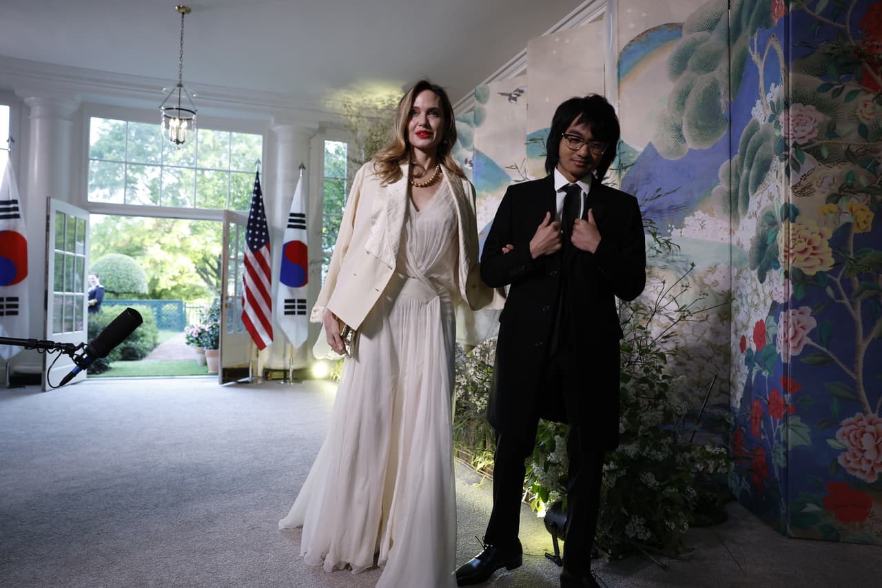 WASHINGTON, DC - APRIL 26: Actress Angelina Jolie and her son Maddox arrive for the White House state dinner for South Korean President Yoon Suk-yeol on April 26, 2023 in Washington, DC. President Joe Biden and first lady Jill Biden are hosting South Korean President Yoon Suk-yeol and South Korean first lady Kim Keon-hee for a State Dinner. (Photo by Anna Moneymaker/Getty Images)