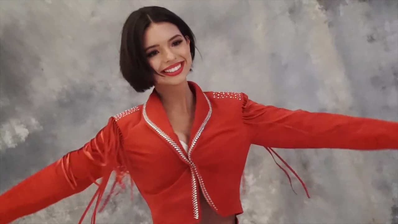 Ángela Aguilar transforma su look para parecerse a Selena Quintanilla