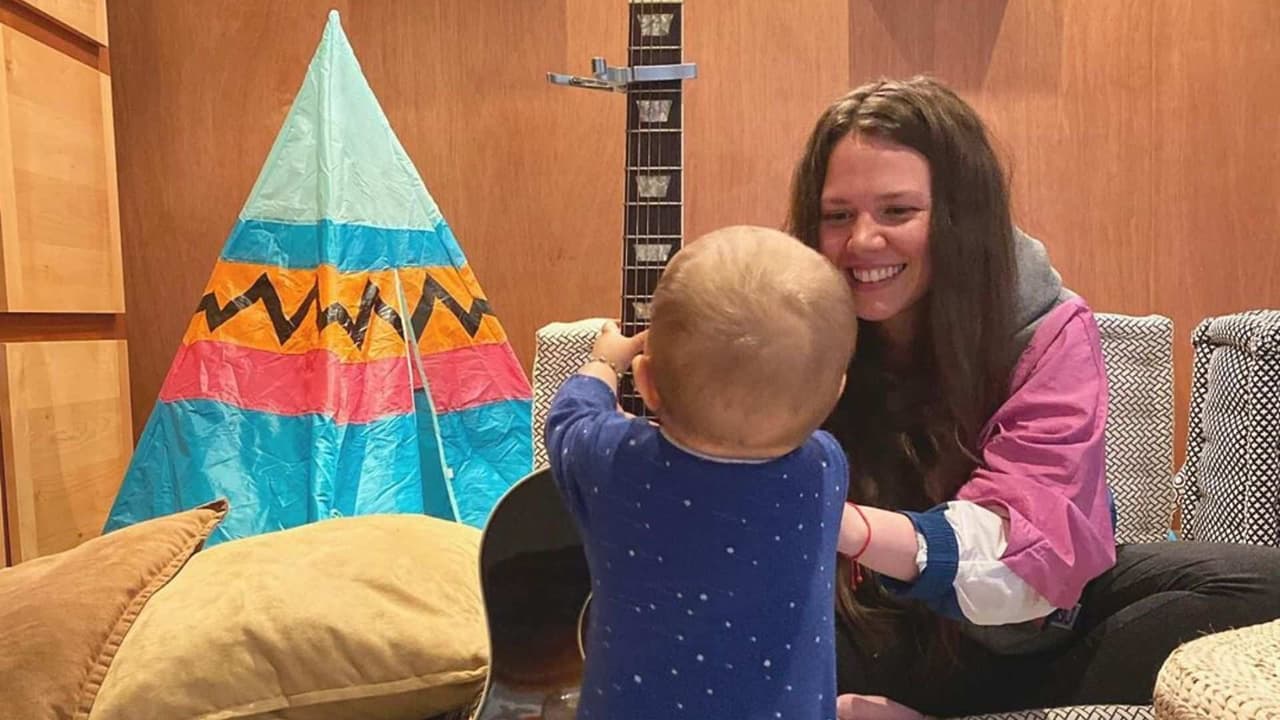 ‘Le llegó tanto a Noah que hasta lloró’: Joy Huerta comparte tierno video cantando desde su casa
