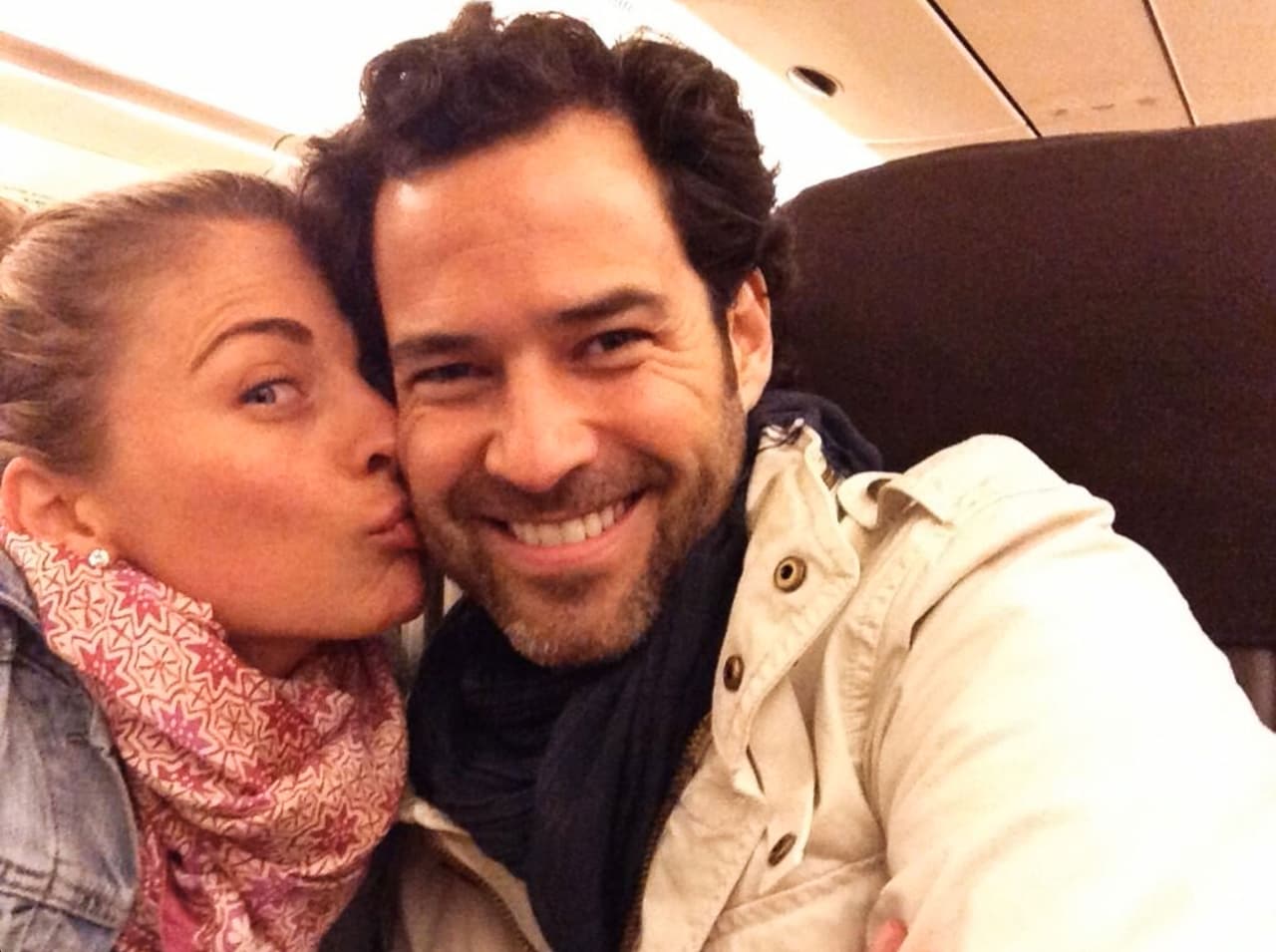 Dos años después, durante un viaje a París, el empresario le dio el anillo de compromiso a su novia.