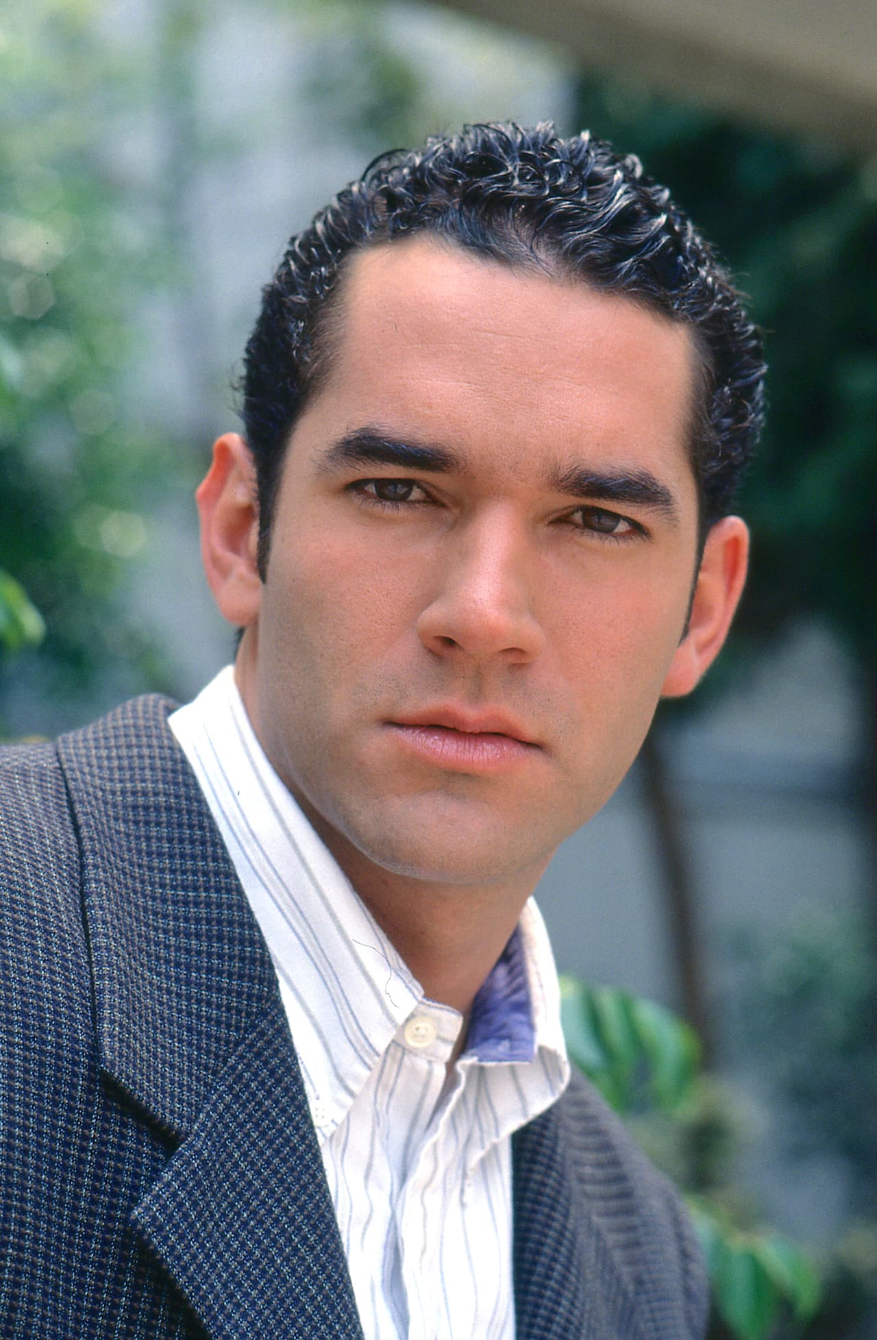 Eduardo Santamarina empezó su carrera a inicios de los años noventa. Tuvo una pequeña participación en ‘La pícara soñadora’, posteriormente fue antagonista en ‘La dueña’ y en 1996, protagonizó ‘Marisol’, junto a Erika Buenfil.