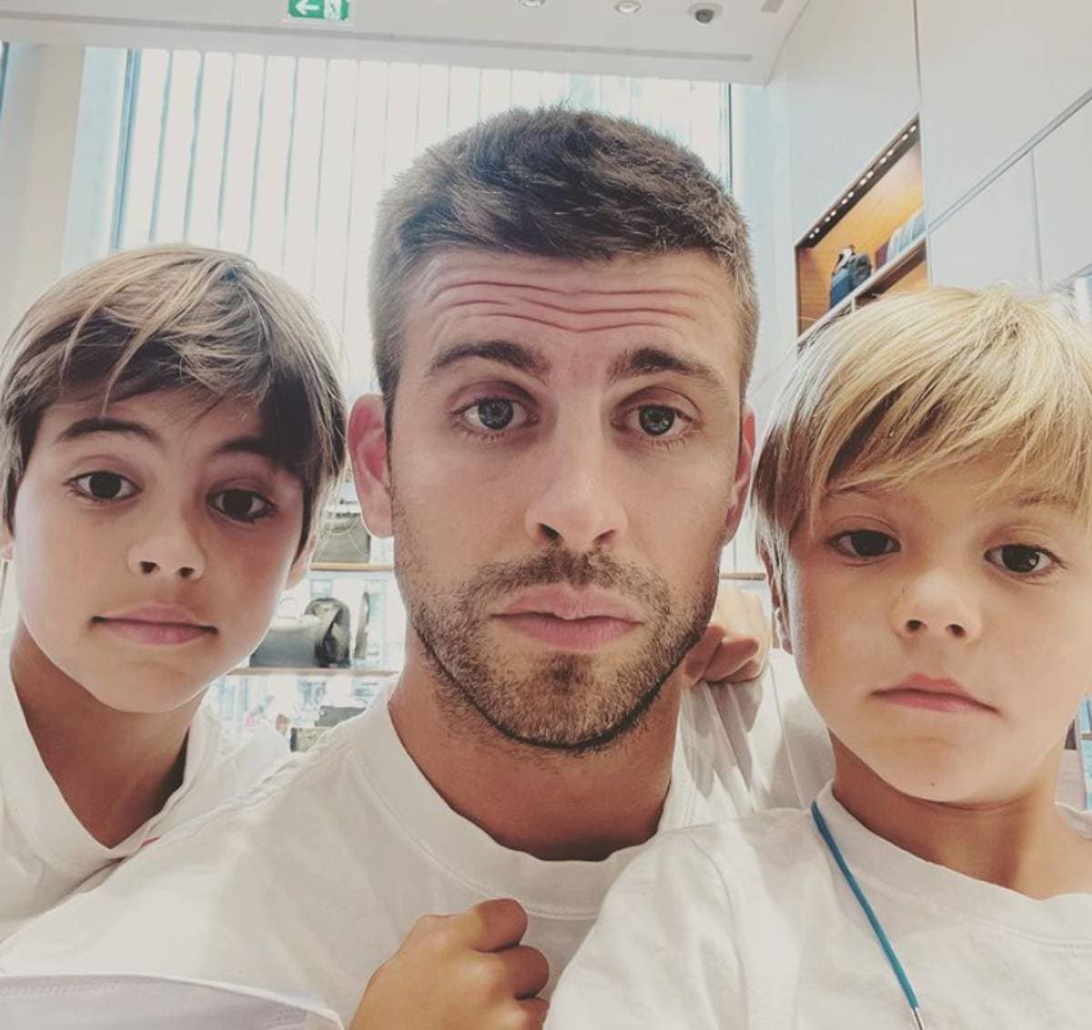 Novia de Piqué ya convive con los hijos de Shakira