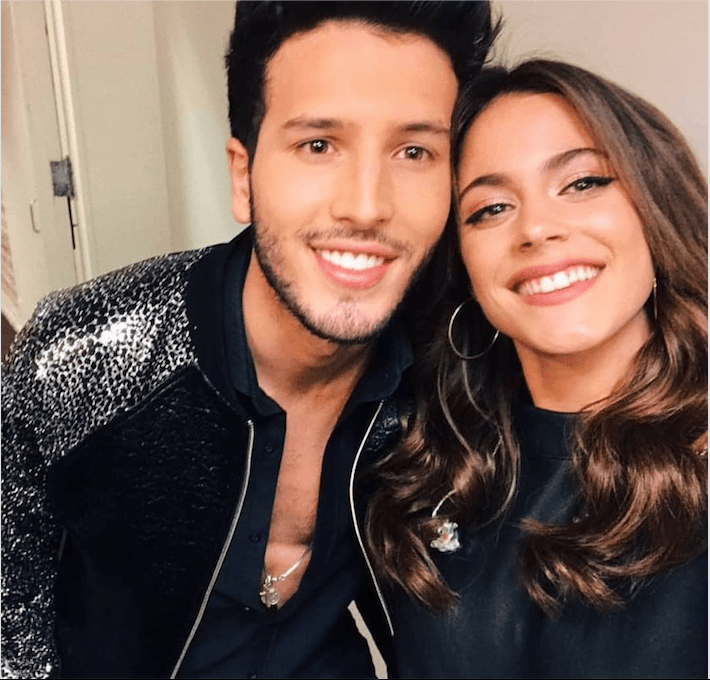 Después de estar un año juntos, Sebastián Yatra y Tini Stoessel anunciaron su separación en mayo de este año. Los rumores no tardaron en crecer y se mencionó que la tercera en discordia era Danna Paola. Nada se confirmó y ambos sólo dijeron que la distancia por la pandemia de Covid-19 había enfriado las cosas en su relación, por lo que decidieron terminar.
