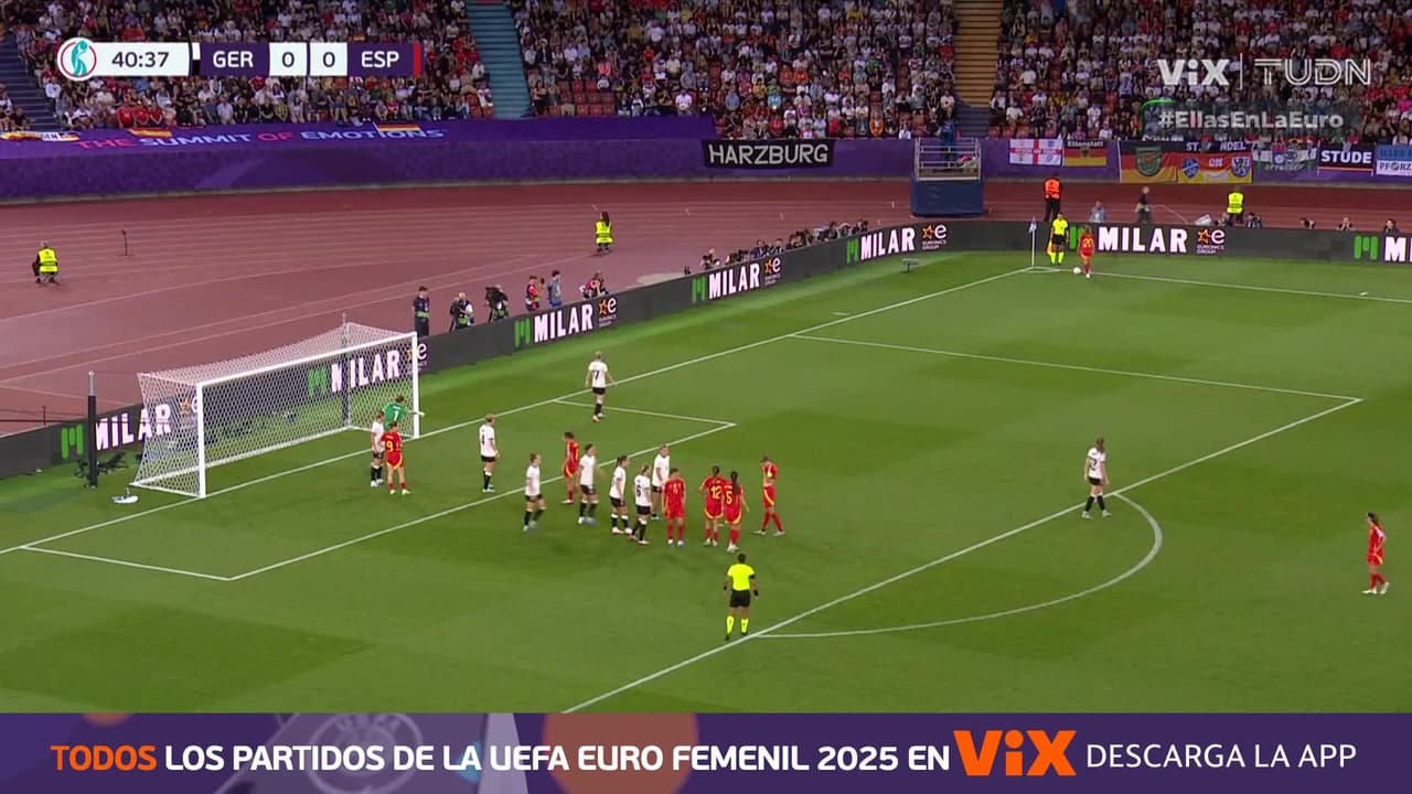 ¡Se salva Alemania! El poste le niega el gol a Paredes y en segunda jugada Esther manda su chilena por arriba de la portería