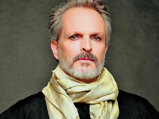 Critican a Miguel Bosé por convocar a marcha anticubrebocas y no ir