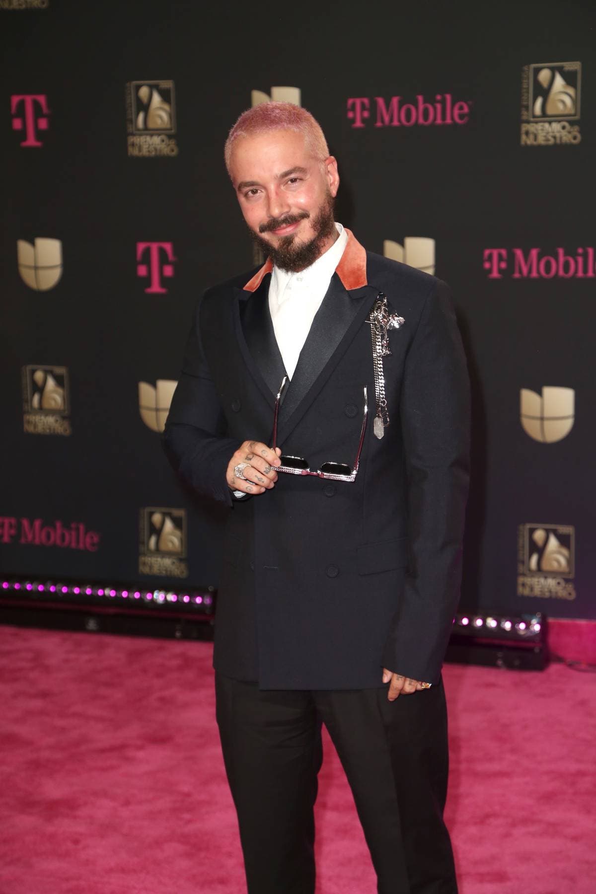 J Balvin le dedica emotivo mensaje a su madre, quien lucha por su vida