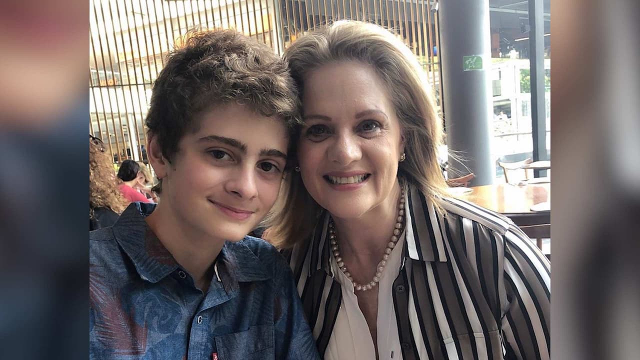 “¿Alguna vez tu mamá te ha sacado la chancla voladora?”: Hijo de Erika Buenfil contesta el tag de la mamá