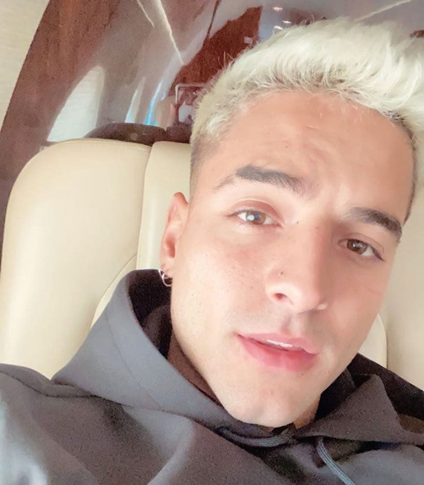 Recientemente el cantante demostró por qué le llamaban Pretty Boy, pues impresionó en sus historias de Instagram que se había afeitado. Muchos de sus seguidores señalaron que parecía un bebé, aunque otros afirmaron que extrañarían la barba. Maluma explicó que lo hizo por una sorpresa que está preparando.
<br>