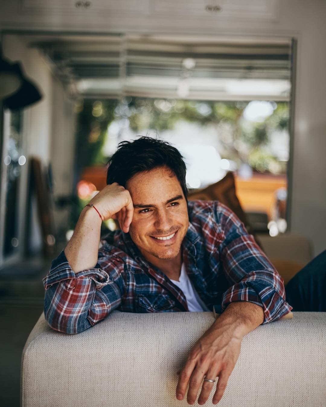 Mauricio Ochmann disfruta la vida familiar con Los Derbez