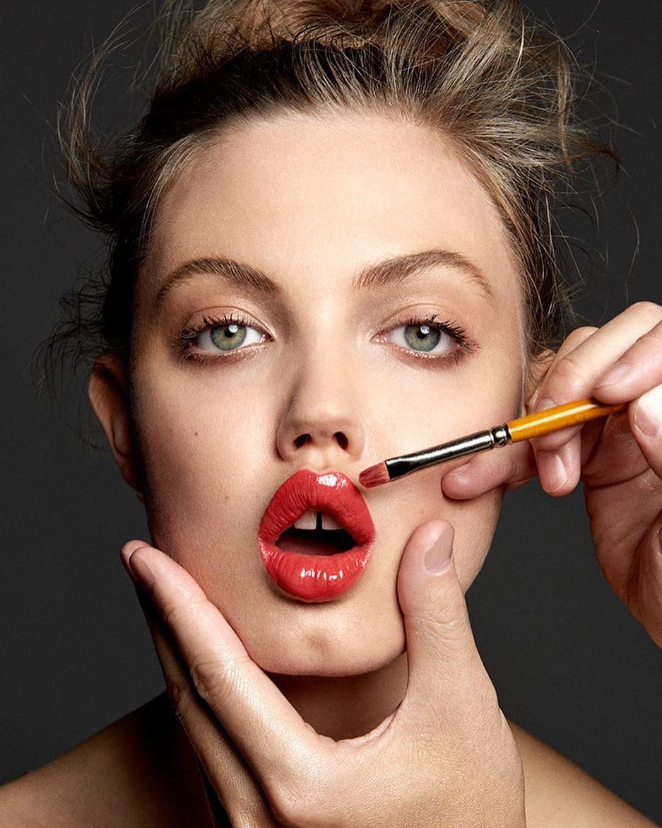 Lindsey Wixson. A sus 24 años, esta chica estadounidense ha acaparado reflectores para grandes marcas de la moda. Versace, Chanel, Alexander McQueen y Fendi. Su rasgo distintivo: la diastema o separación entre dientes.