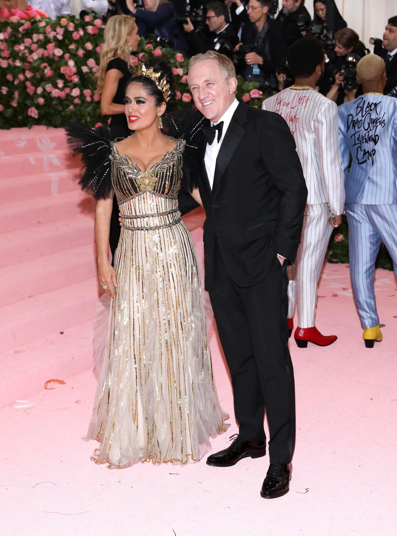 La veracruzana Salma Hayek, encontró el amor del otro lado del mundo con el empresario multimillonario, François-Henri Pinault. Junto con el francés ha formado un sólido matrimonio de más de 10 años y frutó de su amor nació su hija, Valentina Paloma, la adoración de la pareja.