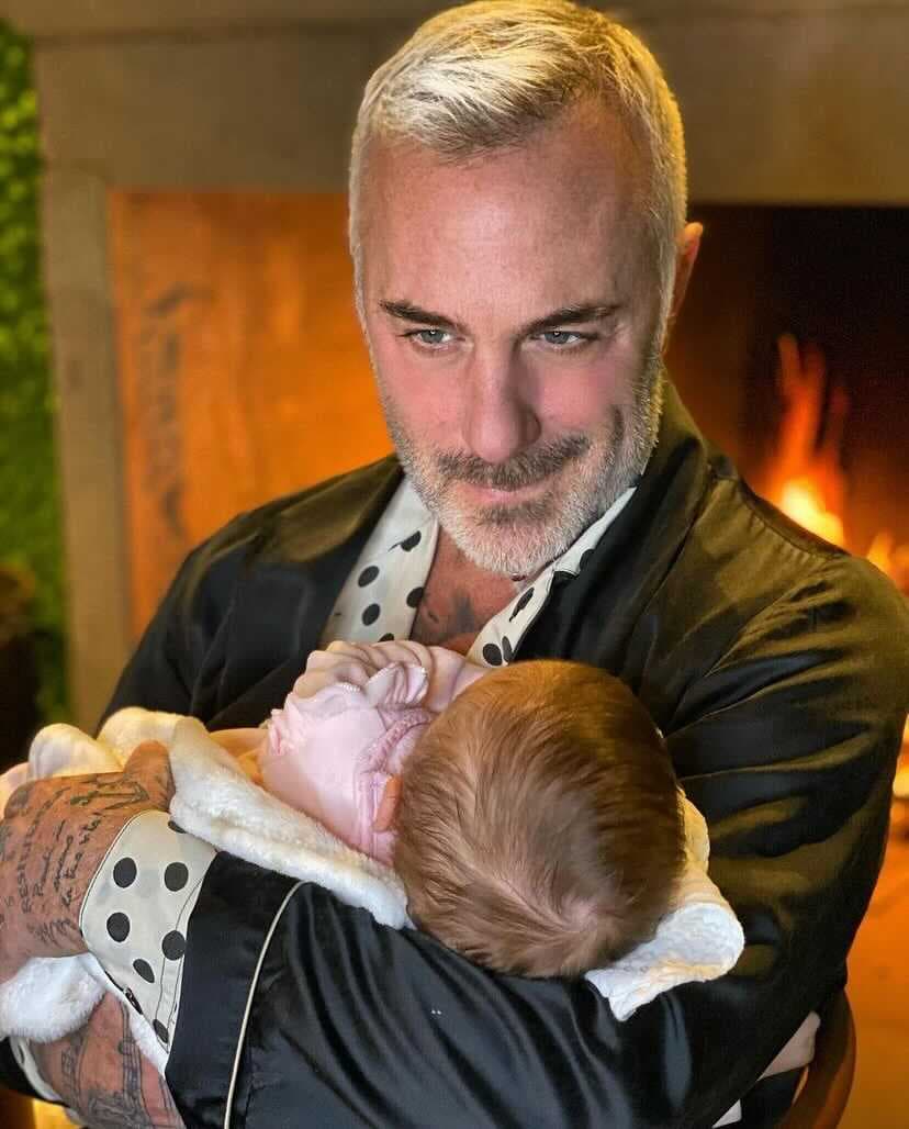 El magnate es ahora padre de Blu Jerusalema, quien nació el 29 de octubre de 2020 y procreó con la modelo Sharon Fonseca, de 25 años.