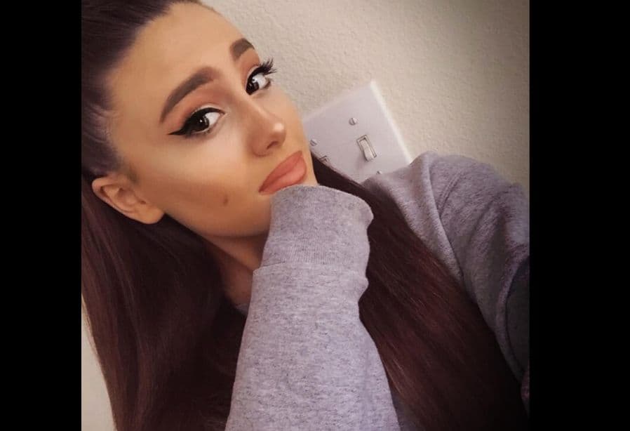 Paige copia su maquillaje, cabello, gestos y miradas a la perfección.