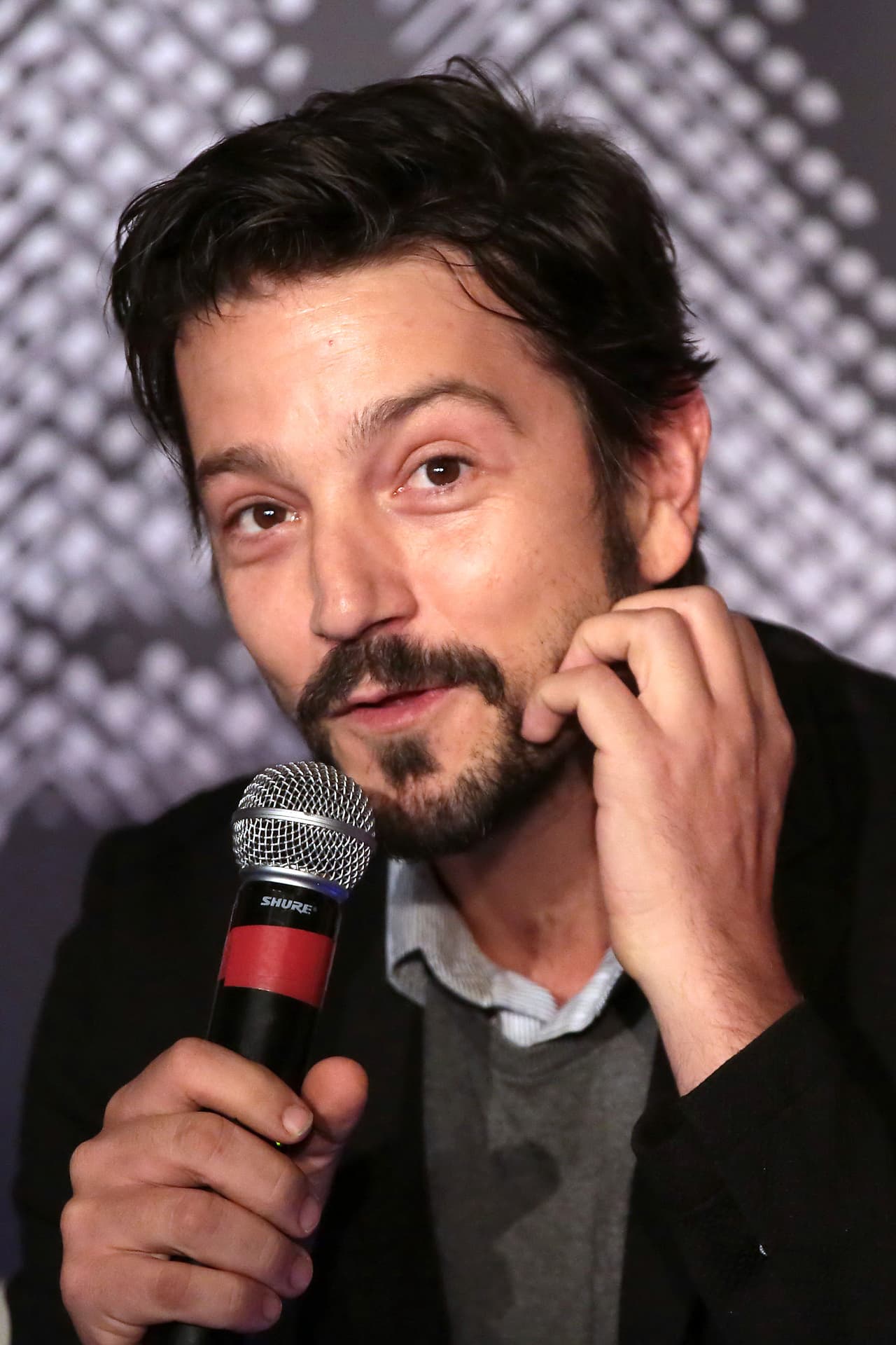 Diego Luna rechaza interpretar a Cuauhtémoc Blanco en su bioserie