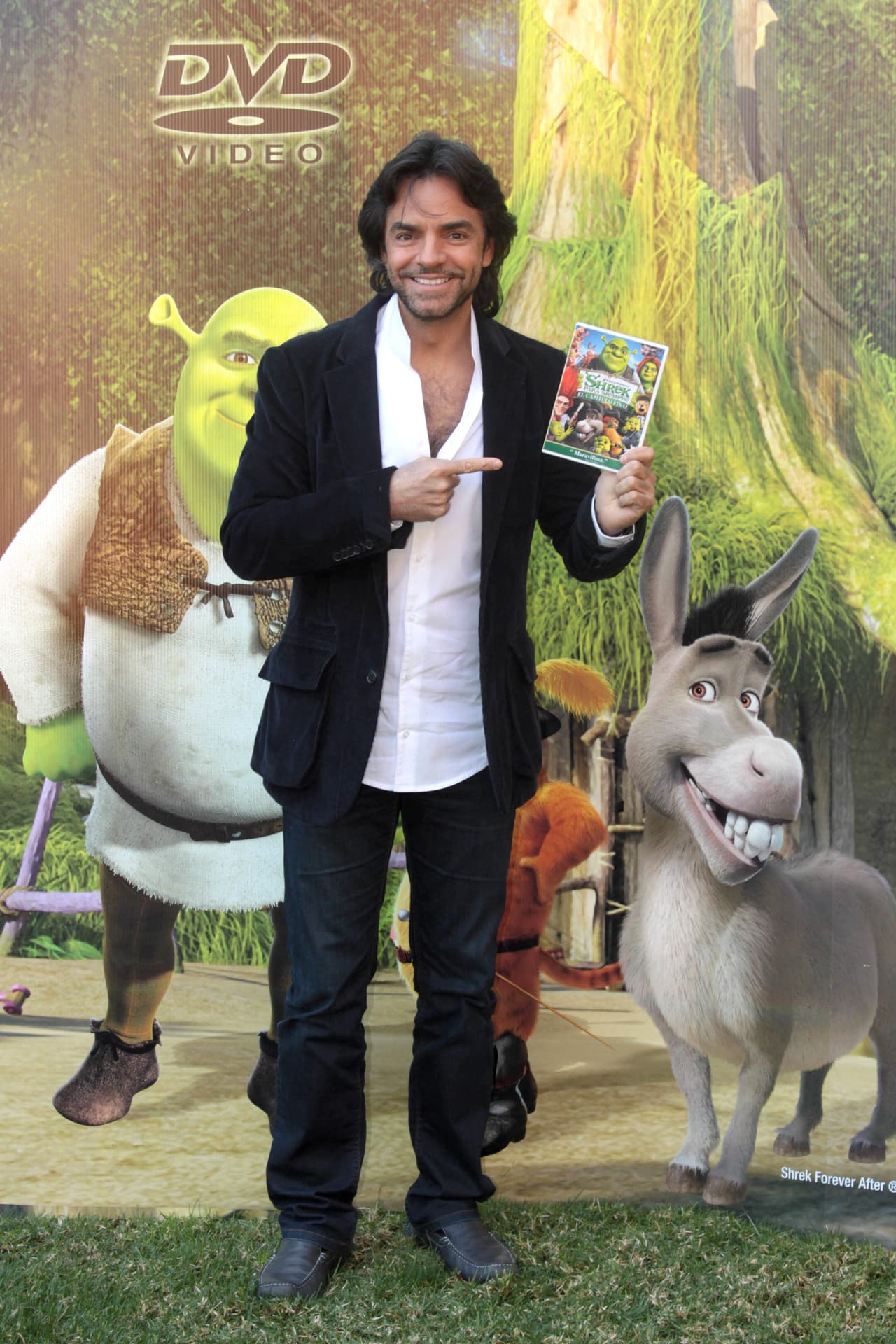 Antes de su éxito en el cine con el público estadounidense, el actor y comediante Eugenio Derbez se encontraba, en diciembre del 2010, promocionando la edición en español de Shrek: Capítulo Final (2019).