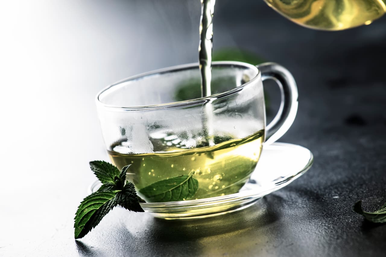 "Hay antioxidantes orales como la coenzima Q10, el resveratrol, y extractos de la semilla del melón, así como el té verde, los cuales pueden ayudar a reparar los radicales libres de la piel".