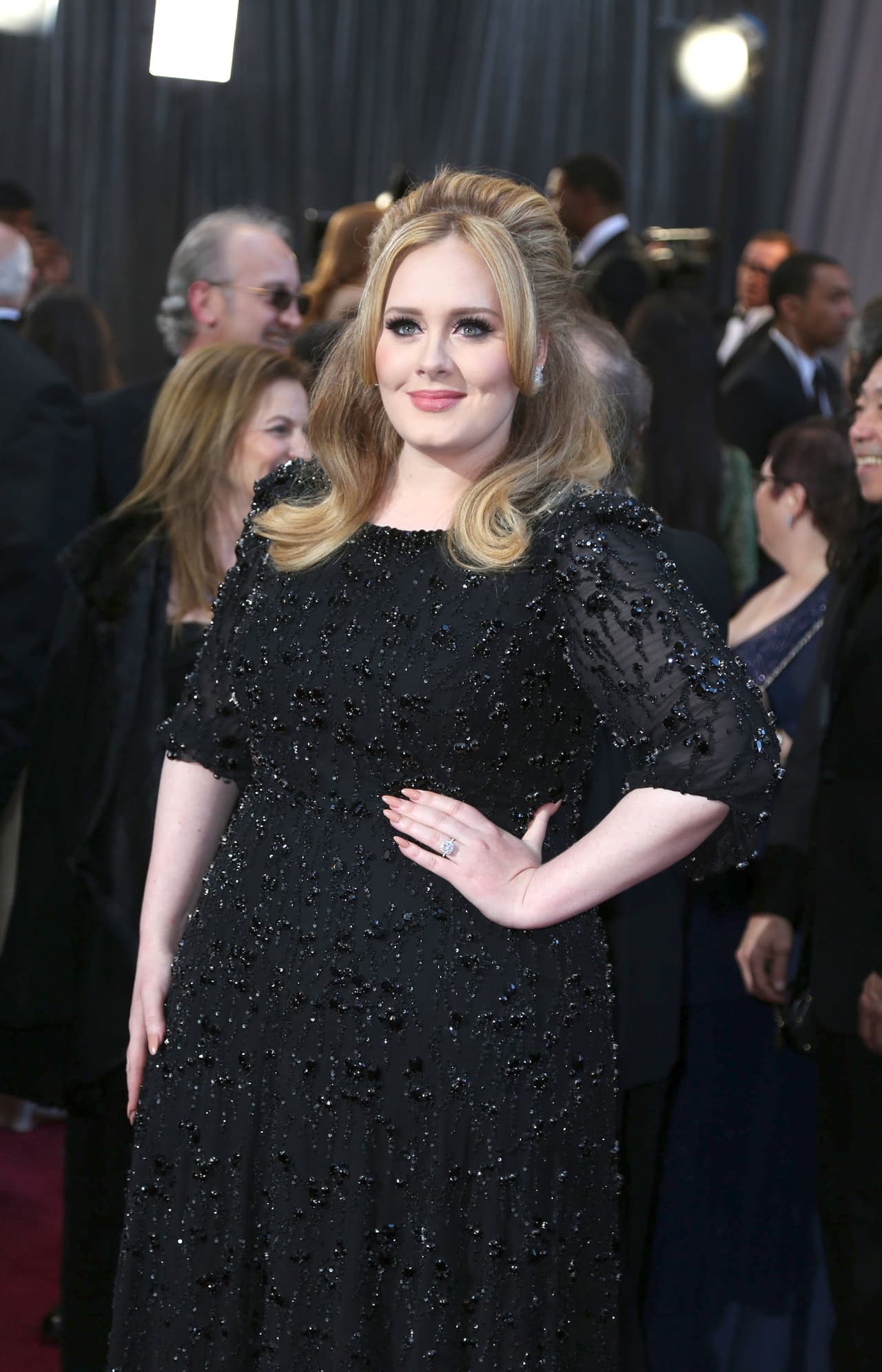 Uno de los cambios más notables debe ser el que ha experimentado la cantante Adele, quien en el 2020 ha sorprendido a sus fans luego de perder más de 45 kilos.