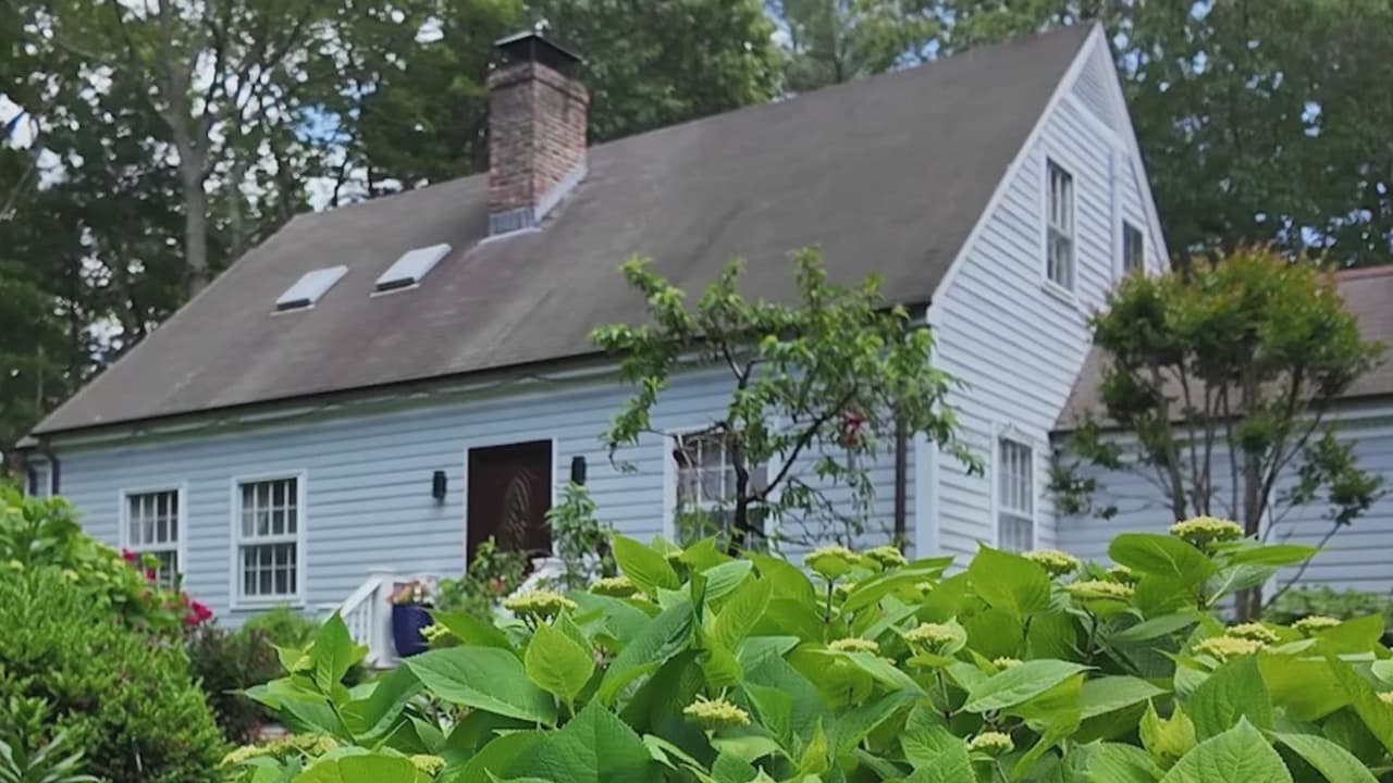 Varias familias de Los Hamptons denuncian haber sido estafadas cuando les vendieron casa embargadas