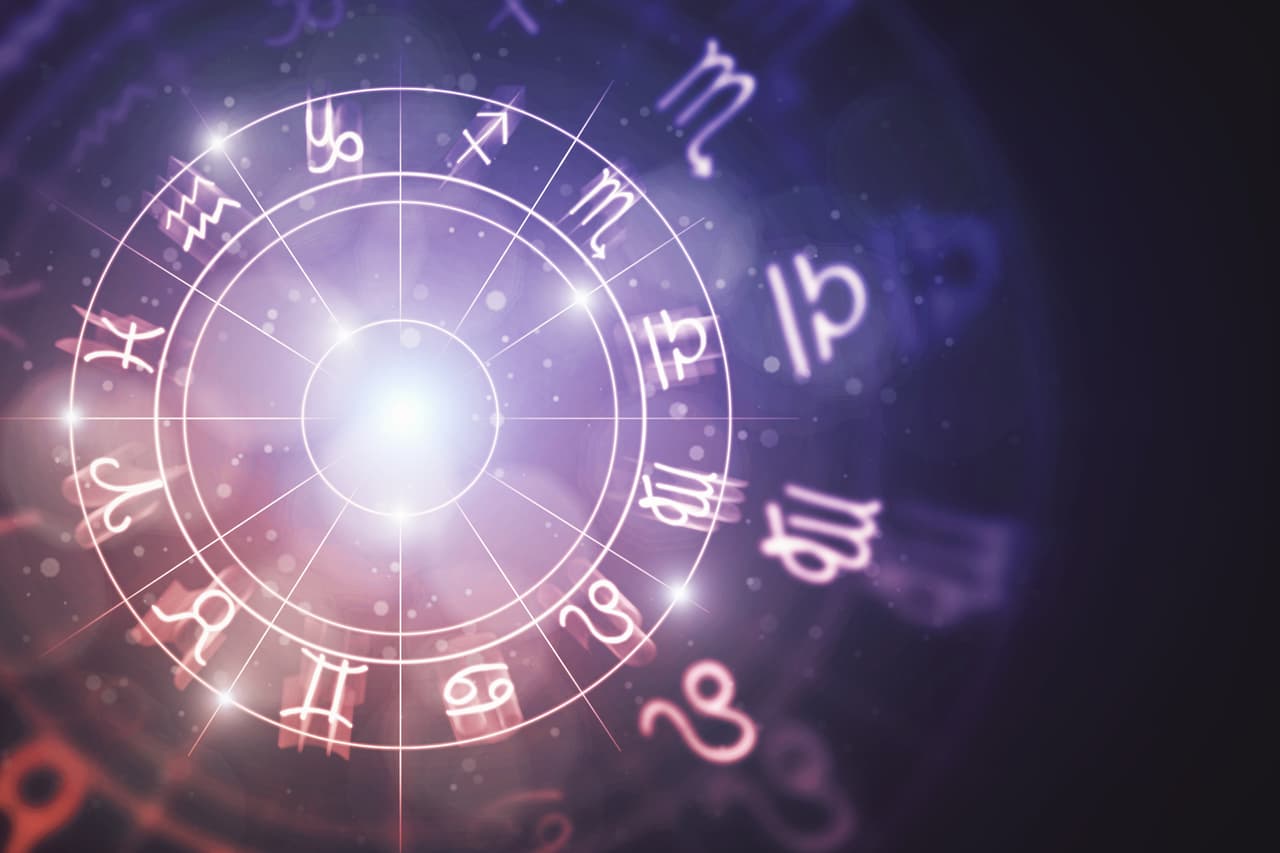 Mercurio en retrógrado y distintas fases lunares a lo largo del año marcarán momentos importantes para el zodiaco; Desde salud, familia, relaciones y economía, no dudes en checar lo que tu horóscopo te depara para el 2020.