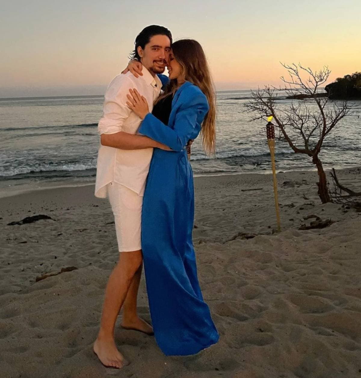 Alex Fernández presume la tierna sonrisa de su bebé