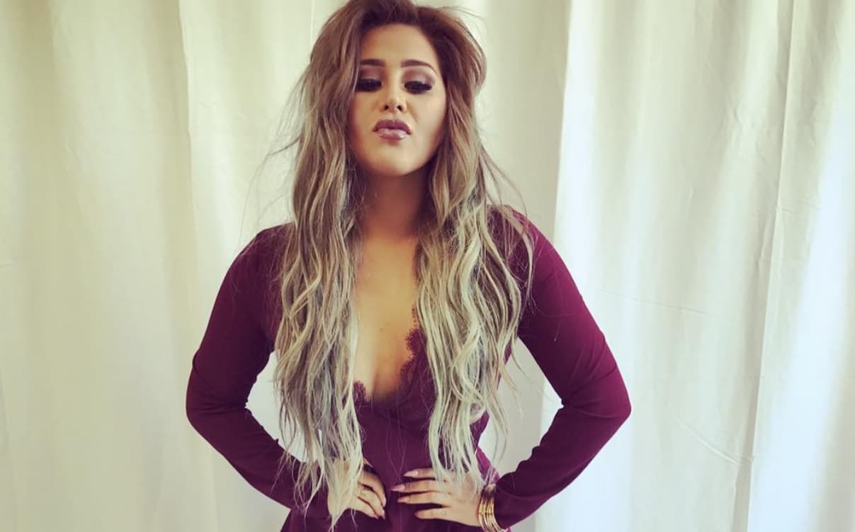 Gomita se inspira en las Kardashian y usará pelucas todo un año