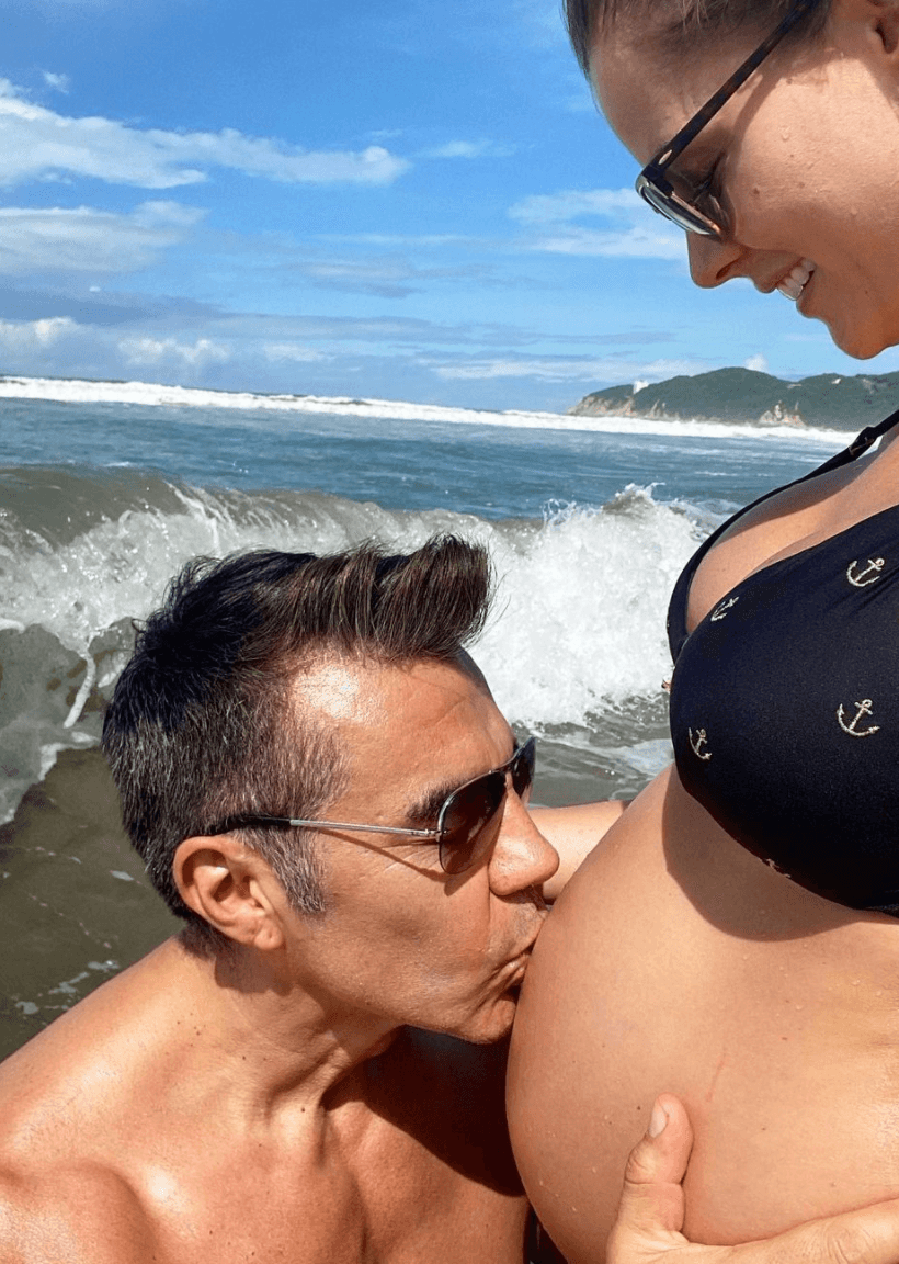 Uno de los sueños de Adrián Uribe era el volver a ser padre, y hace unos días se hizo realidad. El comediante y su prometida, Thuany Martins recibieron a su primera hija en común el 24 de octubre.
<br>
<br>La pequeña nació por parto natural y el también actor aplaudió la valentía de su pareja con un emotivo texto que compartió en Instagram.