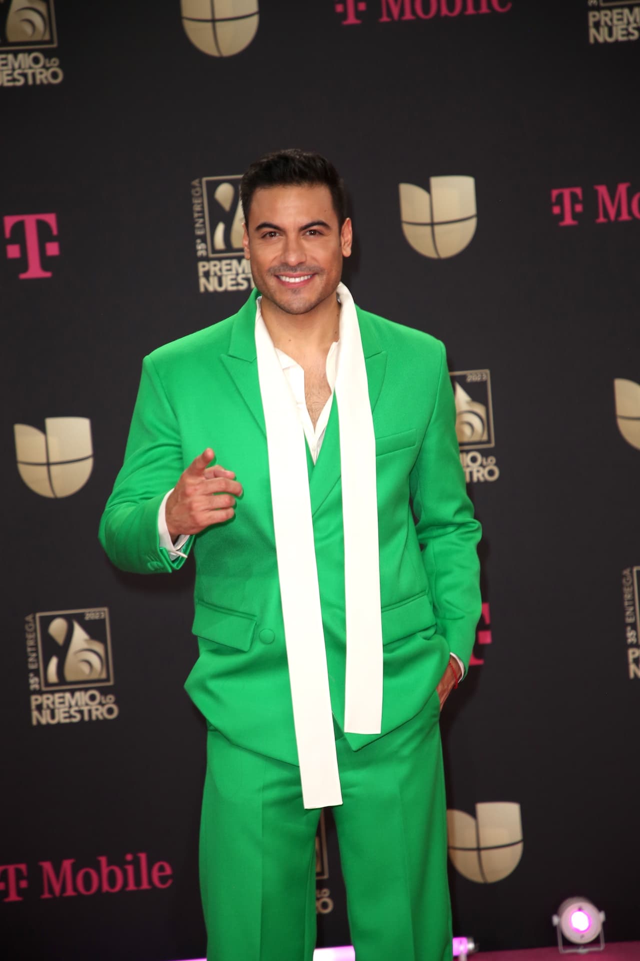 Carlos Rivera y sus exparejas
