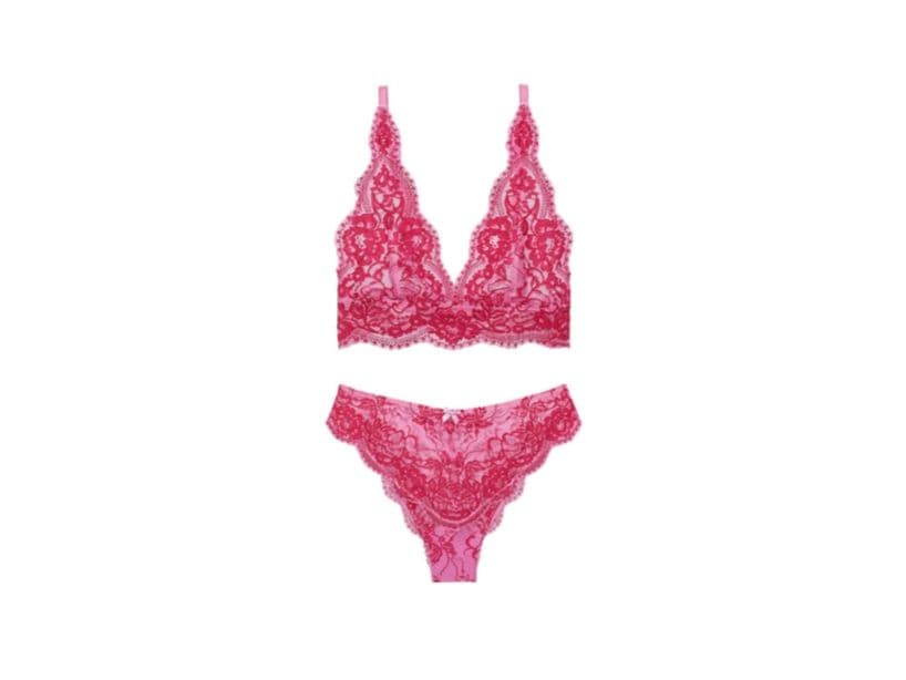 Rihanna se unió a la causa con su marca de lencería Savage x Fenty, en la que se hizo una selección de prendas color rosa cuyas ventas se destinarán a la Fundación Clara Lionel.