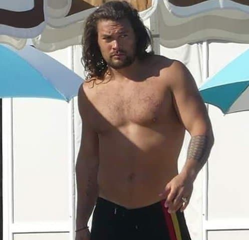 Además seamos honestos, el actor sigue luciendo bastante bien aunque su abdomen no luzca perfecto.
