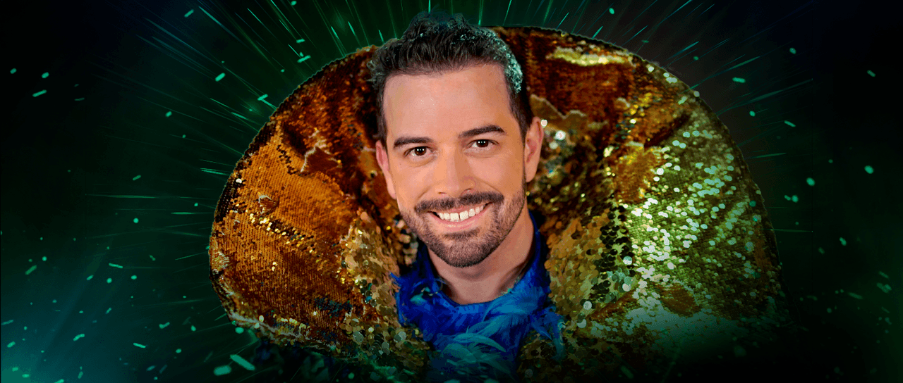 Quetzal despistó a los investigadores al hacerlos pensar que era una celebridad que pertenecía a la comunidad LGBTQ+; Sin embargo, la celebridad que se ocultava de este brillante personaje resultó ser el actor y cantante Mane de la Parra.