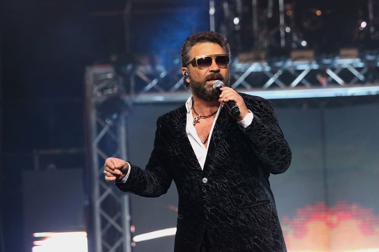 LOS ANGELES, CA - MARCH 13: Singer Manuel Mijares performs on stage during the Two 'R Amigos Tour at Nokia Theatre L.A. Live on March 13, 2015 in Los Angeles, California. (Photo by JC Olivera/Getty Images)
