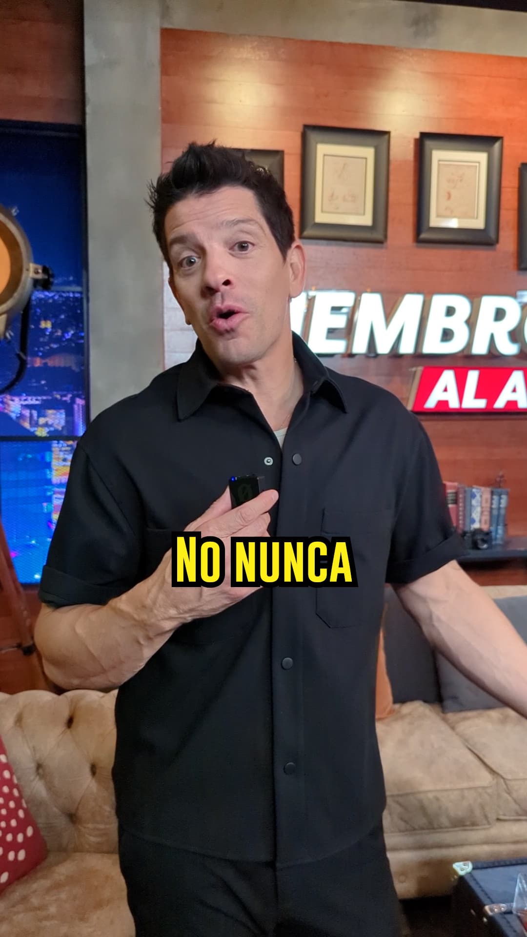 Yahir visita a los miembros al aire