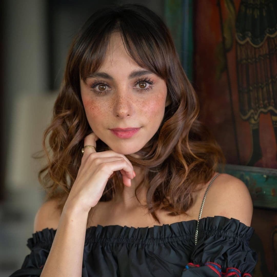 Natalia Téllez se suma al elenco de este melodrama para encarnar a ‘Lola’. A la actriz la hemos visto recientemente como conductora en ¿Quién es la Máscara?
