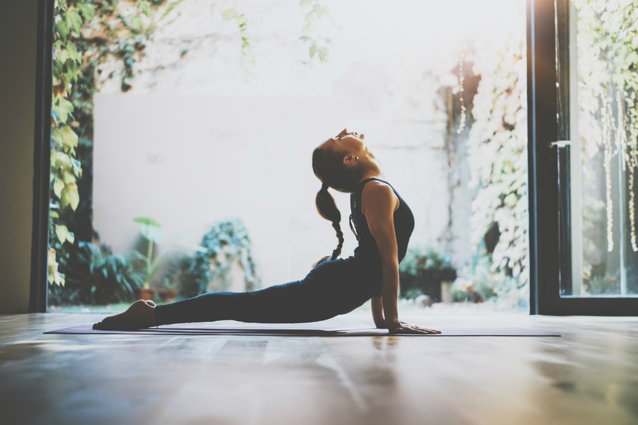 Ejercicios de yoga que ayudan a aliviar el dolor menstrual