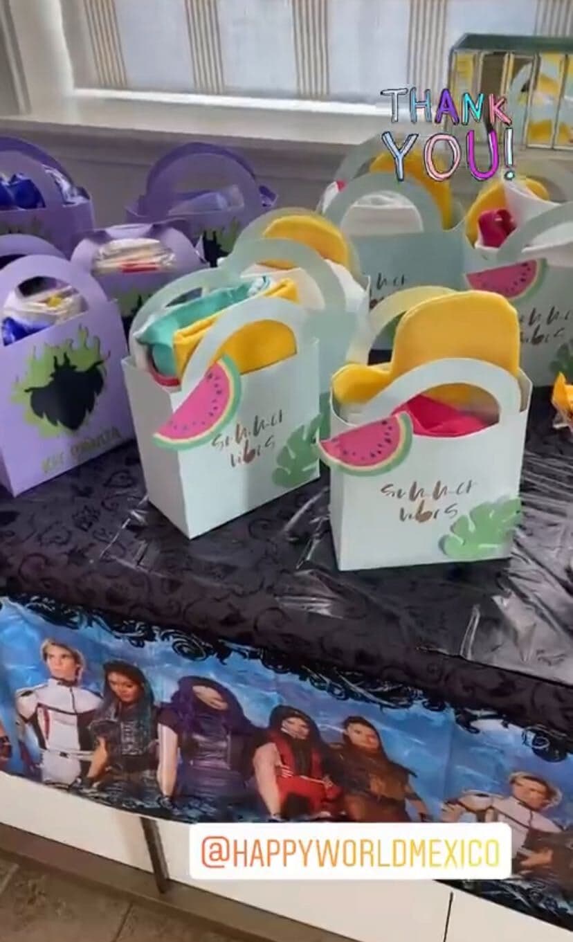 En sus Instagram stories, Jacky mostró parte de la decoración de la fiesta y las bolsitas de dulces para los invitados, con una sorpresa muy especial.