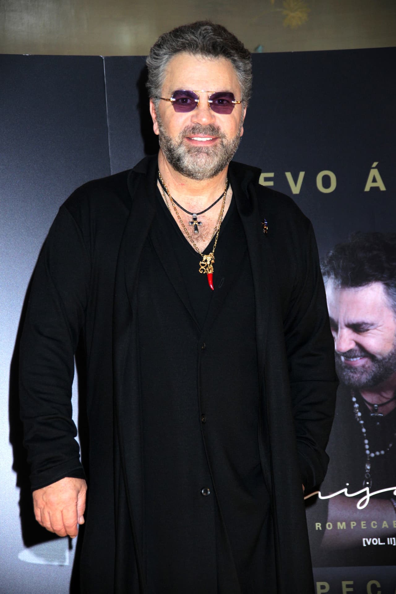 Manuel Mijares impactó a sus fans con su radical cambio de look.