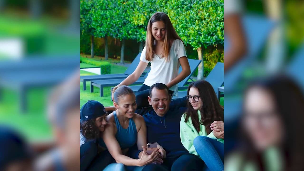 Alex Rodríguez aprovecha la cuarentena para enseñarle a jugar béisbol a J Lo y a sus hijas