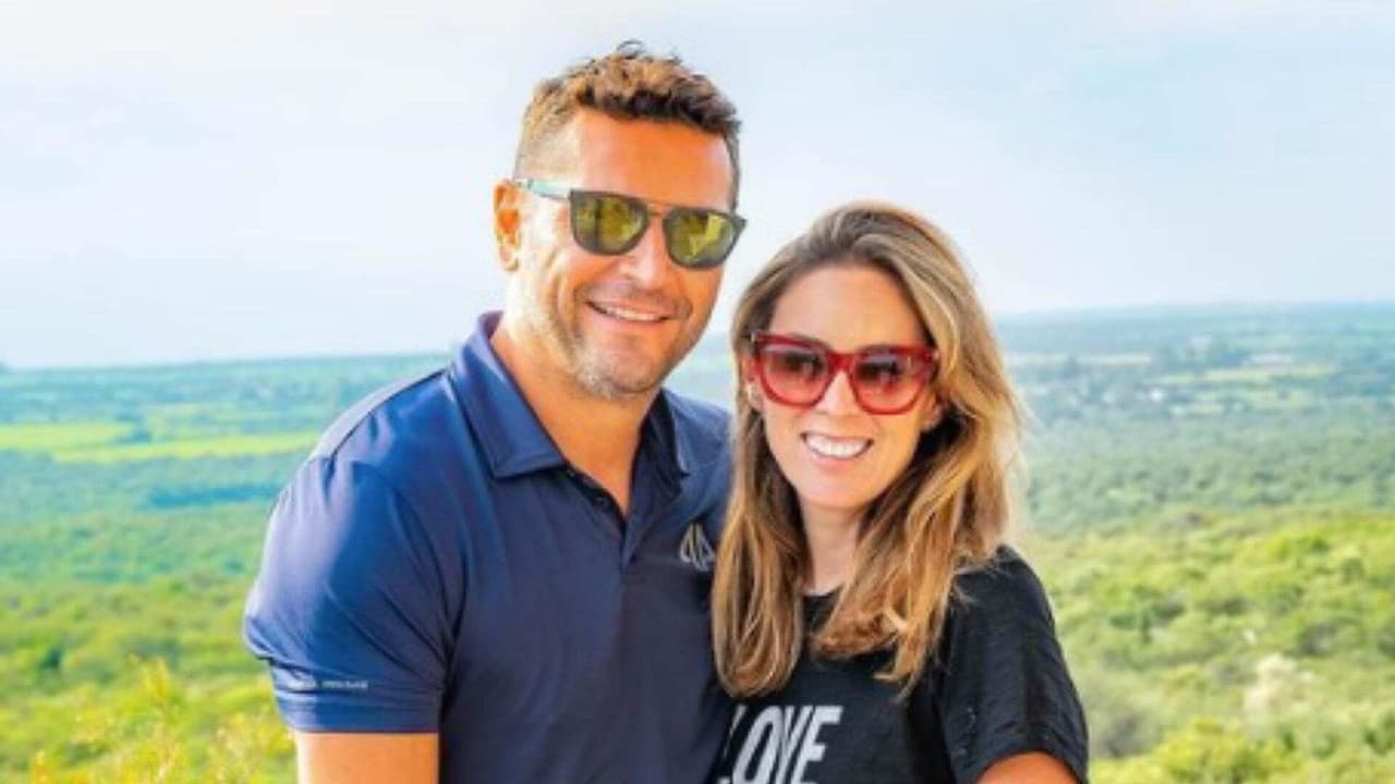 Jacky Bracamontes se duerme en todos lados: así la balconea su esposo