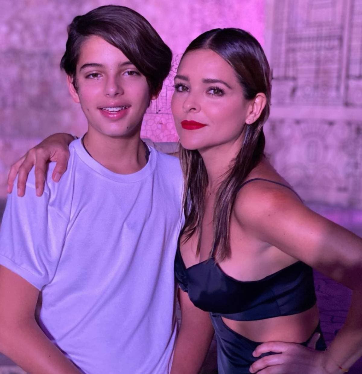 Grettell Valdez está vacacionando junto a su hijo Santino en Islandia.