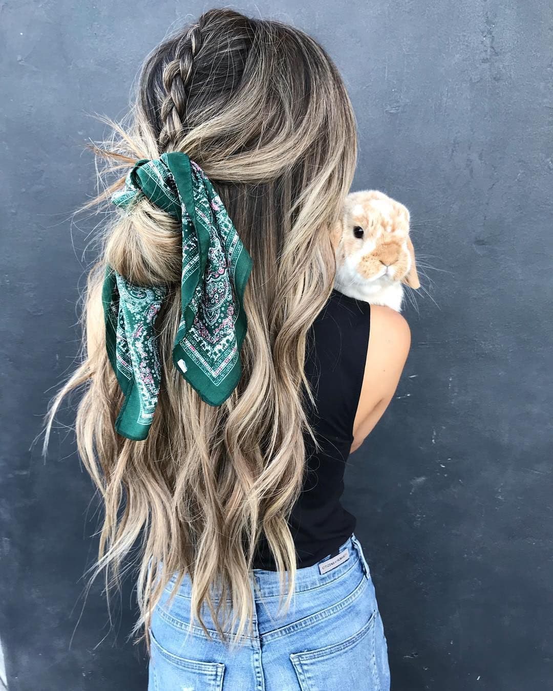 Amarrando tu cabello.