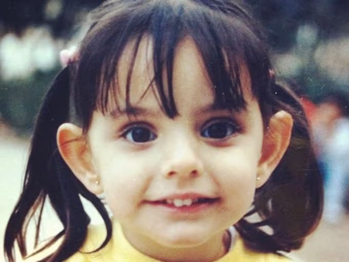 Hoy, a sus 35 años, es considerada una de las actrices más reconocidas en el cine mexicano, sin embargo, en sus años de juventud, la hija de Derbez tenía un plan de vida muy distinto al de su padre, el cual era muy lejos de las cámaras y los reflectores.