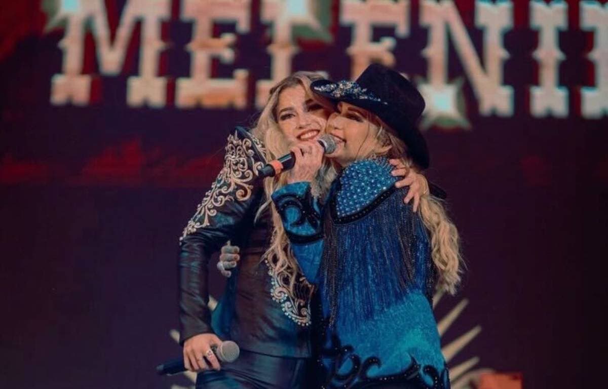 Hija de Alicia Villarreal debuta como cantante y tiene su primer concierto junto a su mamá