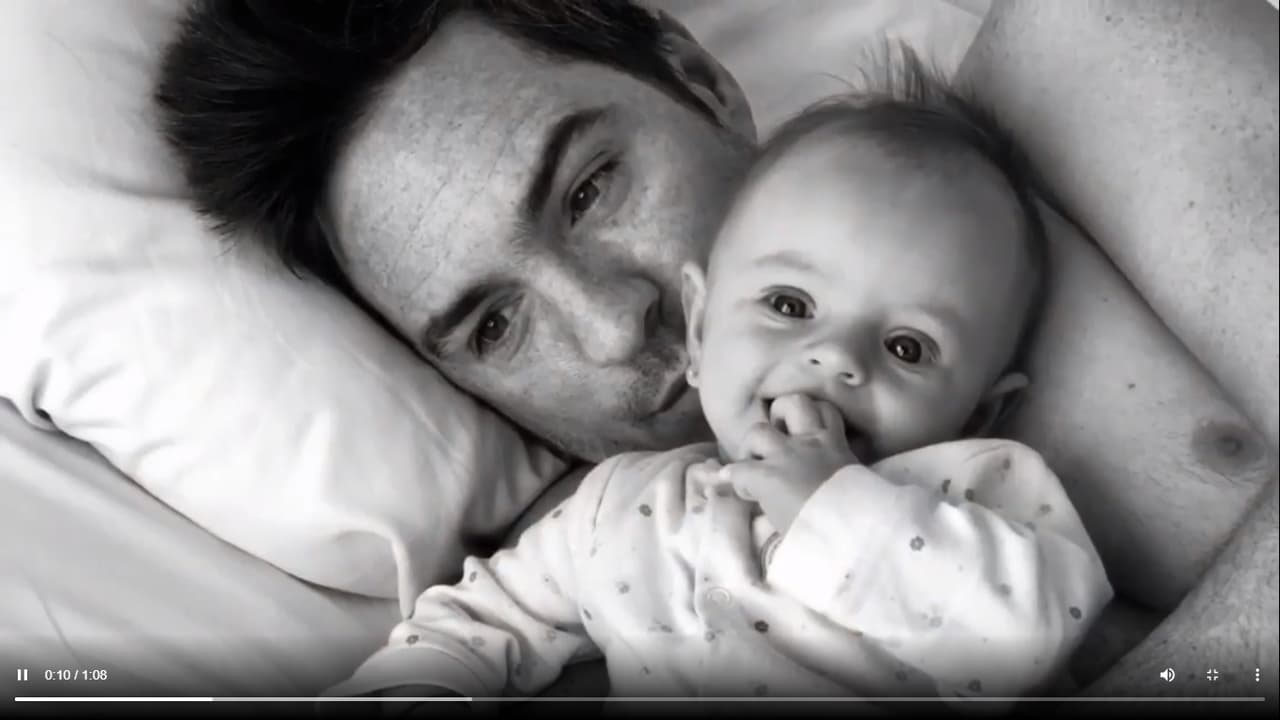 La actriz incuyó tiernos momentos de Kailani con amigos y miembros de la familia. Por supuesto, no podía faltar un retrato junto a su padre, Mauricio Ochmann.
