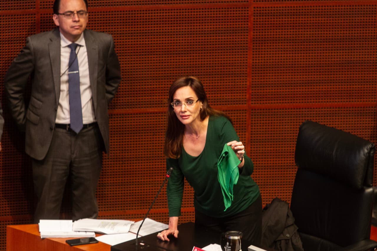 90307169. México, 7 Mar 2019 (Notimex-Jessica Espinosa).- La senadora de Morena, Lily Téllez, expresó que le molesta el pañuelo verde en su escaño, porque hace pensar a los ciudadanos que ella está a favor del aborto cuando su postura es contraria. NOTIMEX/FOTO/JESSICA ESPINOSA/JESS/POL/