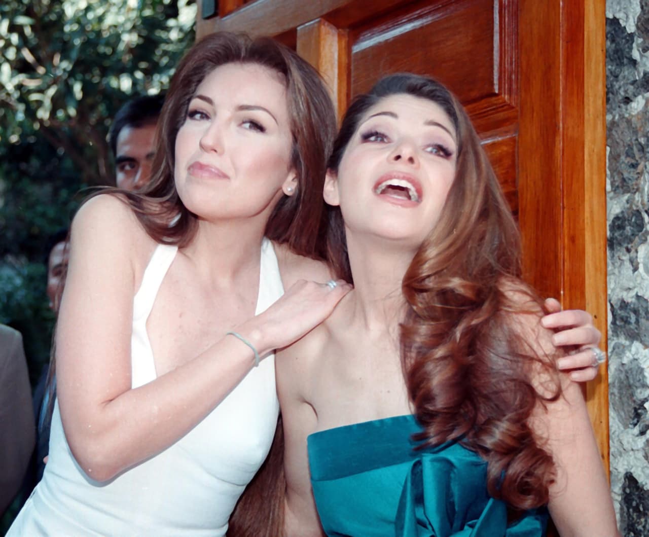 La relación entre Itatí y Thalía era ruda frente a la pantalla, pero amorosa detrás de cámaras. Las compañeras de foro se convirtieron en tan buenas amigas, hasta el punto que la cantante fue madrina de los hijos de Cantoral.