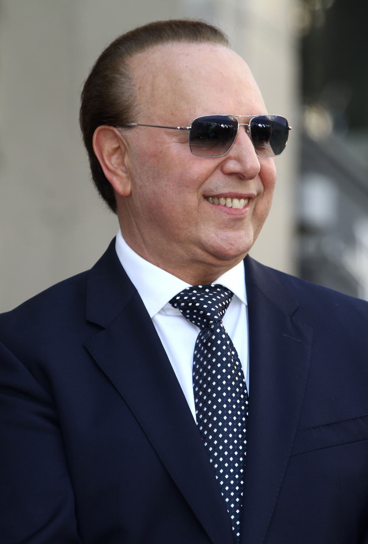 Con Thalía lleva casi 20 años de matrimonio, pero antes Tommy Mottola se había sido casado en dos ocasiones anteriores. Durante 20 años fue marido de Liza Clark y tuvieron dos hijos juntos, pero esta unión llegó a su fin en 1990. Tres años después, Mariah Carey y él se juraron amor eterno, pero no duró y acabaron en 1998. Con Thalía, su tercera mujer, ha formado una bonita familia con dos retoños, Sabrina Sakae y Matthew Alejandro.