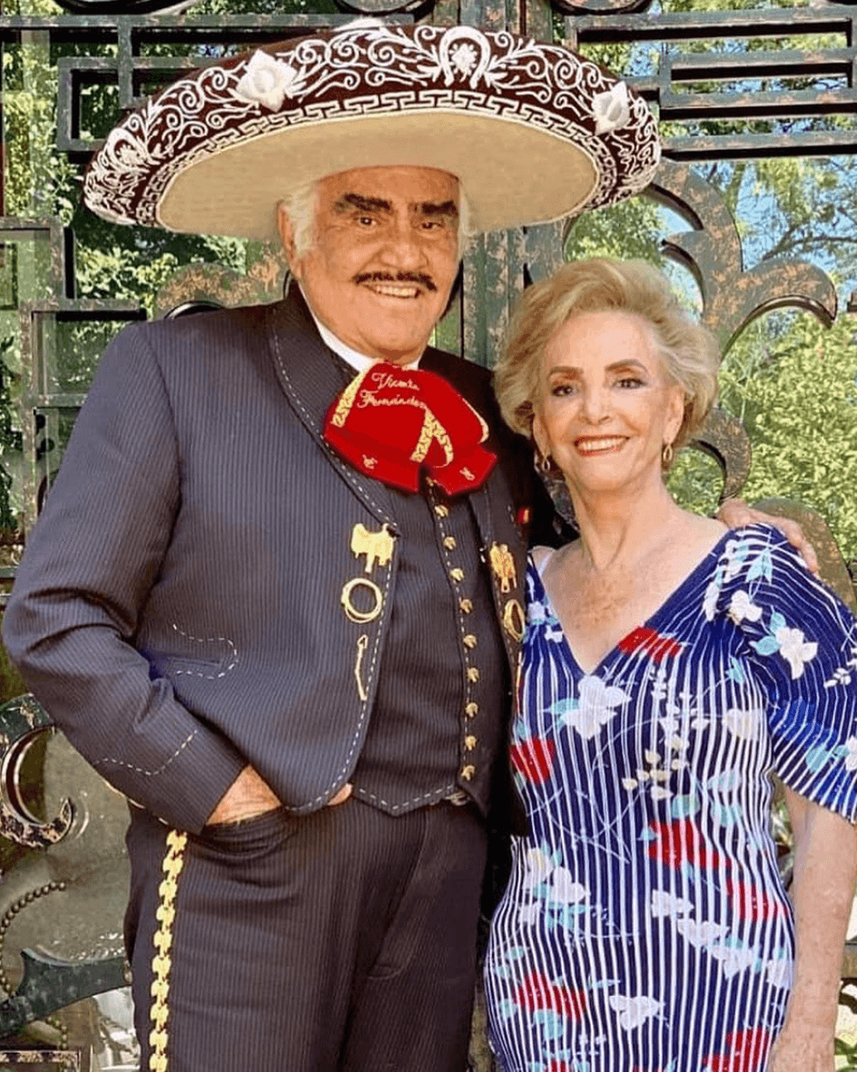 Esta la historia de amor de Vicente Fernández y doña Cuquita Abarca